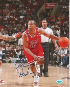 Chris Duhon-Chicago Bulls-Autographed 8x10 Basketball Photo - Picture 1 of 1