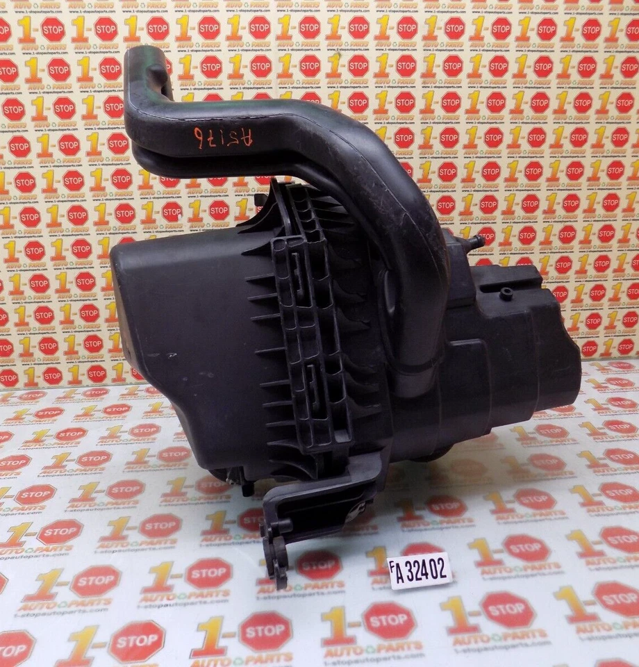 2008-2009 FORD FOCUS AIR CLEANER BOX ASSEMBLY 9S4Z-9600-A OEM - Image 1 of 4