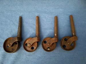 Lote De Colección De 4 RUEDAS DE METAL Muebles Cómoda Herrajes Steampunk Antiguo - Imagen 1 de 7