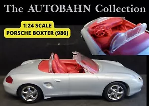 PORSCHE BOXSTER 986 GRIGIO ARGENTO CON SEDILI ROSSI; MODELLINO AUTO DA COLLEZIONE SCALA 1:24 - Foto 1 di 19