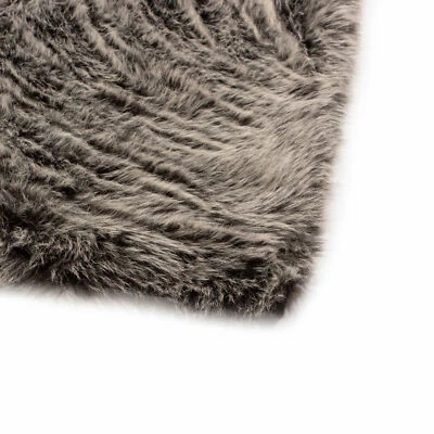 Alfombra peluda de piel sintética puntas de lobo dos colores piel de oveja peluda suave alfombra antideslizante Foto 1 de 4