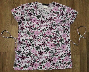 Cassandra Scrub Top Damen XS rosa Blumen Band Tie Back Krankenschwester Uniform medizinisch - Bild 1 von 1