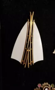 Colgante Modernista Vintage Tono Dorado Esmalte Blanco 2.5" Grande Abstracto - Imagen 1 de 9