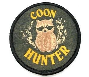 Vintage "Coon Hunter" mit Waschbär Bild rund Patch Tuch 3 Zoll Neu aus altem Lagerbestand - Bild 1 von 3