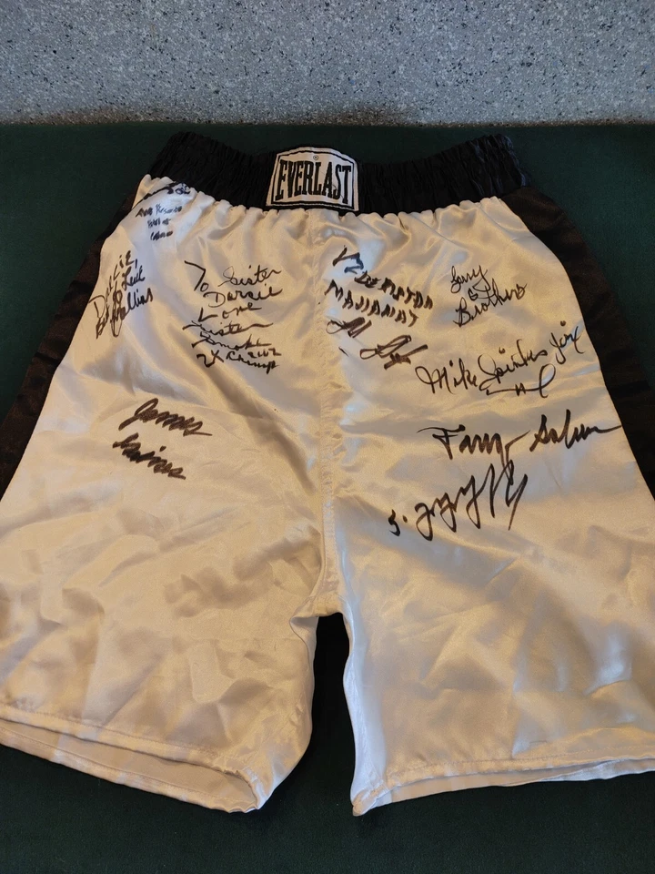 Pantalones cortos de boxeo Everlast firmados, Michael Spinks, Sister Smoke (Jacqui Frazier) otros Foto 1 de 4