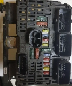9658070980 S118983009 C Peugeot Citroën Under Bonnet Fuse Box BSM L09  - Picture 1 of 4