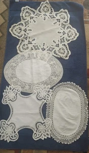 DE COLECCIÓN CROCHET ~ TAPETES DE MESA GRANDES BEIGE, BLANCO ~ CENTRO DE TELA ~ LOTE 4 - Imagen 1 de 1