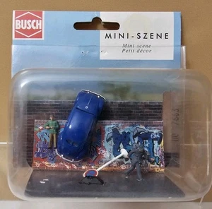 Busch 7663 HO 1:87 Mini Scene "Parking Ticket" - VW Bug, Graffiti Wall, Bicycle - Picture 1 of 3