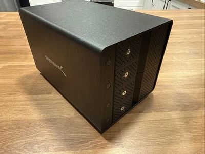 Sabrent DSSC4B USB 3.2 4-Bay 3.5 inch SATA Hard Drive Trayless Dock - Image 1 of 4