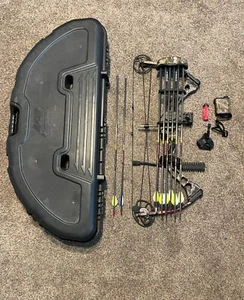 70 pound 32 inch draw length quest rouge with hard case and range finder - Picture 1 of 2