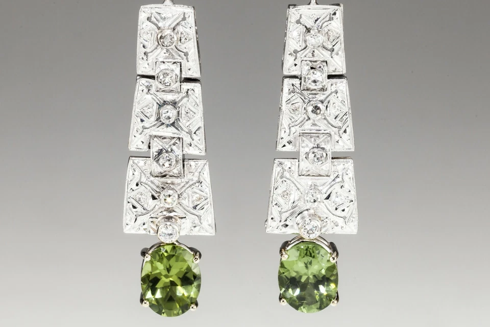 14k White Gold Dangle Earrings with Round Cut Diamonds & Oval Green Peridot Gift Foto 1 de 1