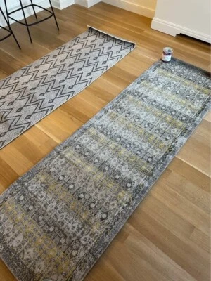 Corredor de piso - 2,6'x8' Foto 1 de 3