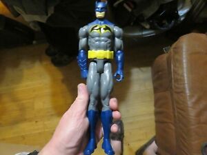 Neues AngebotThe Batman DC Comics Mattel 12"" Actionfigur blauer Stoffumhang