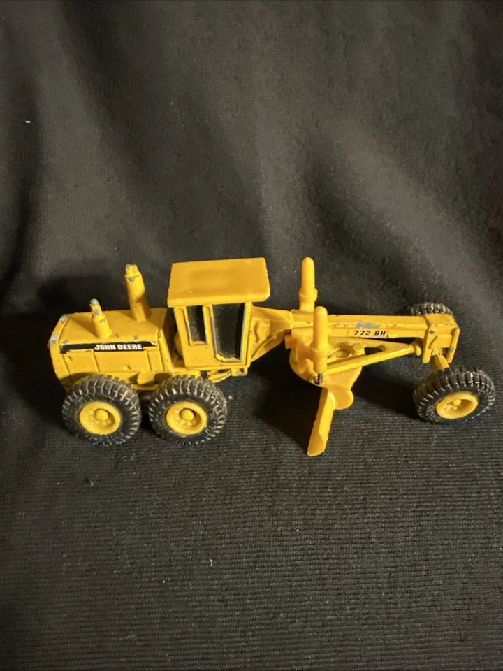 John Deere  772BH Motor Grader - Image 1 of 4