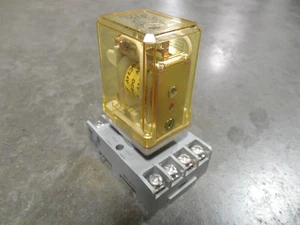 USED Idec RR2P-U 24VDC Relay with SR2P-06 Base Module - Picture 1 of 5