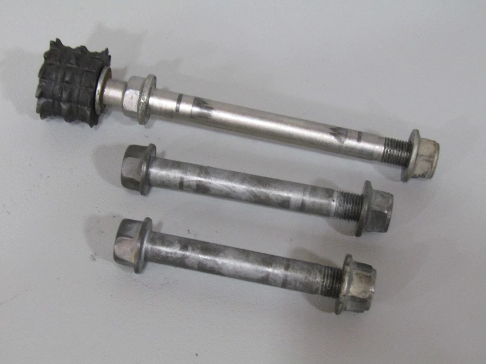 Kawasaki KX450F 2012 suspensión trasera pernos de elevación pueden adaptarse a otros años Foto 1 de 1