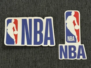 Posten (2) NBA National Basketball Association 1 1/2" bis 3" Logo AUFKLEBER schnell KOSTENLOS - Bild 1 von 1