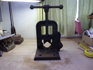 vintage pipe vise chicago crane co. #2 pipefitter blacksmith  - Picture 1 of 15
