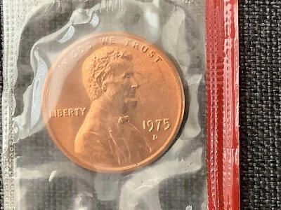 1975 D LINCOLN CENT Choice Unc in Mint Cello from Denver Mint Set - Image 1 of 2