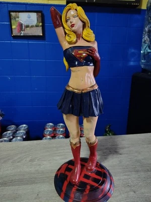 Estatua supergirl 16 pulgadas impresa y pintada Foto 1 de 4