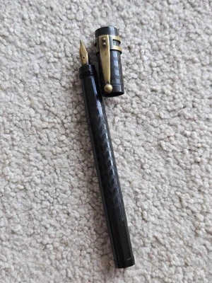 Pluma Estilográfica de Goma Dura Perseguida Negra Seguridad Estándar De Colección, Plumín Flexible 14k Foto 1 de 4