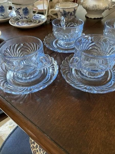 Blaue Caprise Tassen und Untertassen vier - Bild 1 von 2