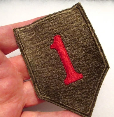 WWII 1st Infantry Division Shoulder Patch ~ Greenback Variation - Image 1 of 3