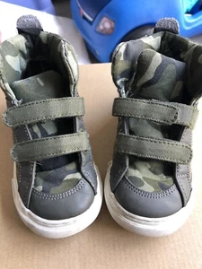 babyGap Toddler Boy No Tie/Laces DinoCamouflage High Top Sneakers - Size 8 - Picture 1 of 6