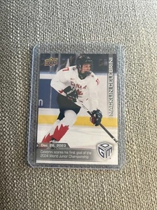 2023 UD GDM Macklin Celebrini Novato Mundial Juniors Primer Gol 66 Equipo Canadá - Imagen 1 de 2