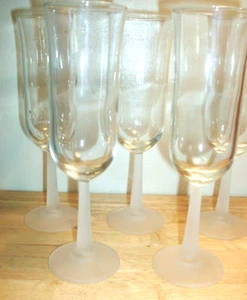 5 Sektflöten mattierter Stiel Design 7 3/4" oder Parfait Dessertgläser - Bild 1 von 8