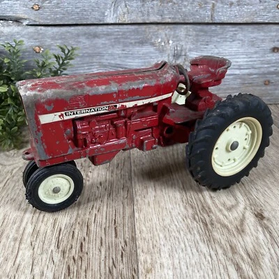 Ertl International Harvester IH Red Farm Tractor Dyersville Vintage DieCast 1/16 - Image 1 of 4