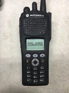 MOTOROLA XTS2500 III UHF 380-470mhz Digital Radio w/ FPP & AES-256   RADIO ONLY - Afbeelding 1 van 13