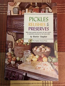 Pickles Relishes and Preserves All Year Round by Beatrice Vaughan 1971 Vintage - Foto 1 di 8