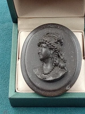 Antigua Gutta Percha Hecha en Alemania? Pin camafeo oscuro con cierre en C: 1,9"x 1,6" Foto 1 de 4