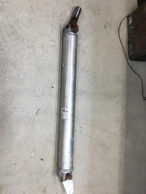 16 CHEVY TAHOE4x4 5.3L Automatic Rear Drive Shaft Foto 1 de 3