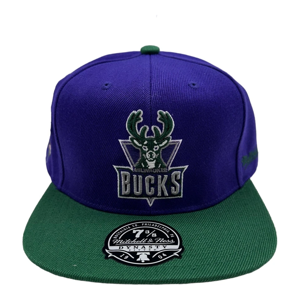 Sombrero ajustado Mitchell & Ness Milwaukee Bucks 40 aniversario verde púrpura 7 3/8 Foto 1 de 4