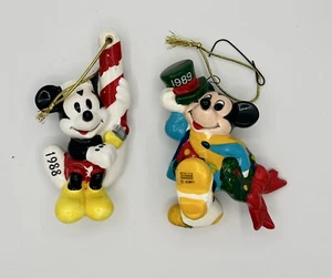 2 adornos navideños de cerámica vintage de Mickey Mouse de Schmid & Disney 1988 y 1989 - Imagen 1 de 6