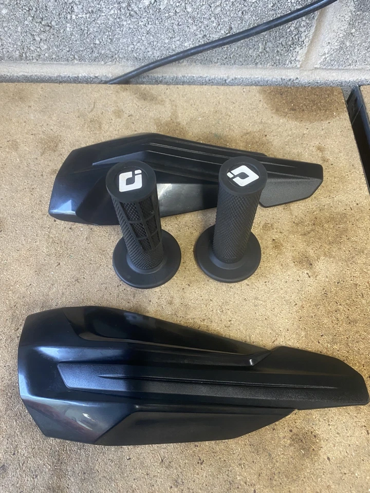 Par de empuñaduras originales KTM odi OEM 690 enduro R SMC SMR 2019-2024  Foto 1 de 1