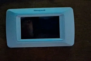 Honeywell Digital Programmable Touchscreen Thermostat THX9321R5000 - Picture 1 of 5