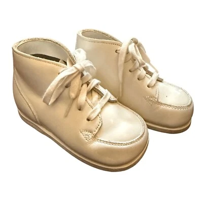 Zapatos para caminar Stride Rite vintage de cuero blanco con cordones para niños pequeños hechos en EE. UU. 3,5 Foto 1 de 4