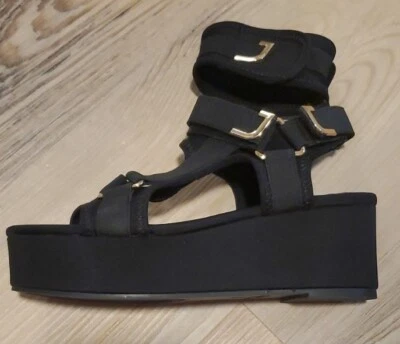 Liliana Barista 3 Negro Punta Abierta Tobillo Correa Forma Plana Cuñas 7 Tono Dorado Metal Foto 1 de 4