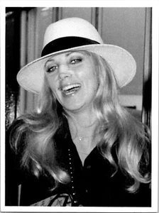 1977 Press Photo Pop Singer Lynsey de Paul 6 x 8 - Picture 1 of 2