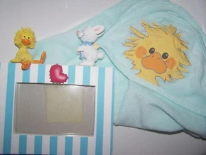 Marco de fotos ""Witzy & Lulla"" a rayas de Little Suzy's Zoo y toalla infantil con capucha - Imagen 1 de 4
