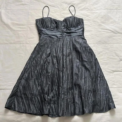 Y2K Jump Apparel Gris Satinado Sin Tirantes Mini Vestido con Textura Arrugada Foto 1 de 4