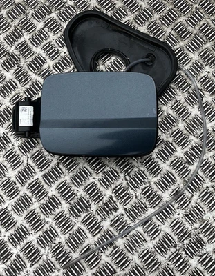 SEAT IBIZA MK5 — 2017–2025 ГГ. — КРЫШКА КЛАПАНА БЕНЗИНОВОГО ТОПЛИВА ТЕМНО-СЕРАЯ — 6F0809905J - Изображение 1 из 4