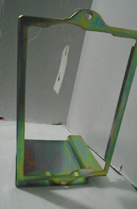 C-1 CORVETTE 56-62 BATERÍA SUJETA CON ESCUDO NUEVO - Imagen 1 de 2