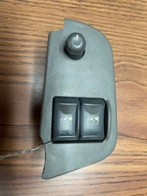 2004 Chevrolet Express 1500 Front Door Switch D24 Used OEM Pre-Owned - Image 1 of 2