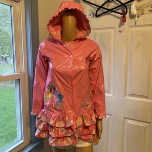 Disney Store Princesa Abrigo de Lluvia Chaqueta Niña 9/10 Bolsillo con Volantes a Presión Con Capucha Rosa - Imagen 1 de 15