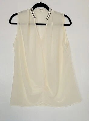 Блузка UMGEE цвета слоновой кости с заклепками вокруг шеи (большая) - Изображение 1 из 4