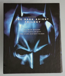 The Dark Knight Trilogy Blu-Ray 5 Disc 2012 Box Set Batman DC Comics WB - Imagen 1 de 6